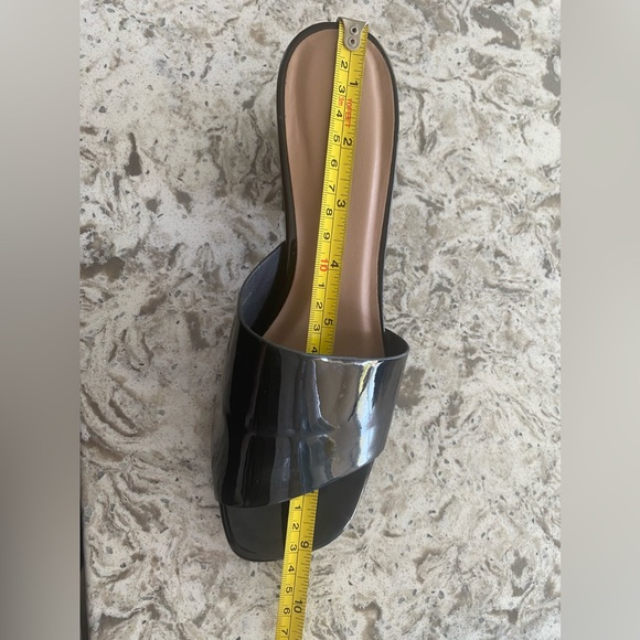 Le Chateau Black Patent Slides - Size 37 - Picture 2 of 2